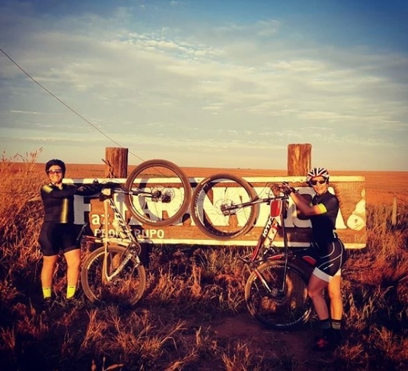 Amigas que pedalam juntas