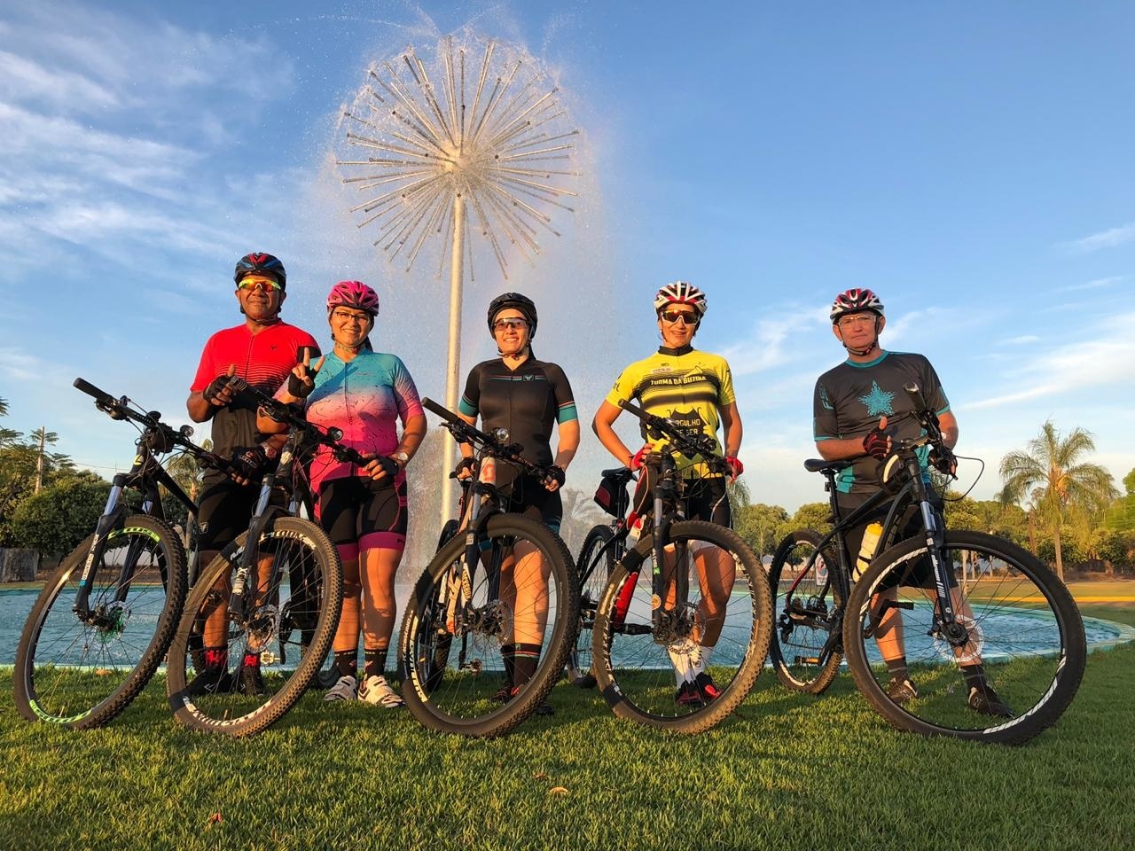 Amigos da Bike pedalam no dia dos namorados