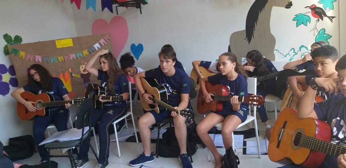 Tocando e Cooperando