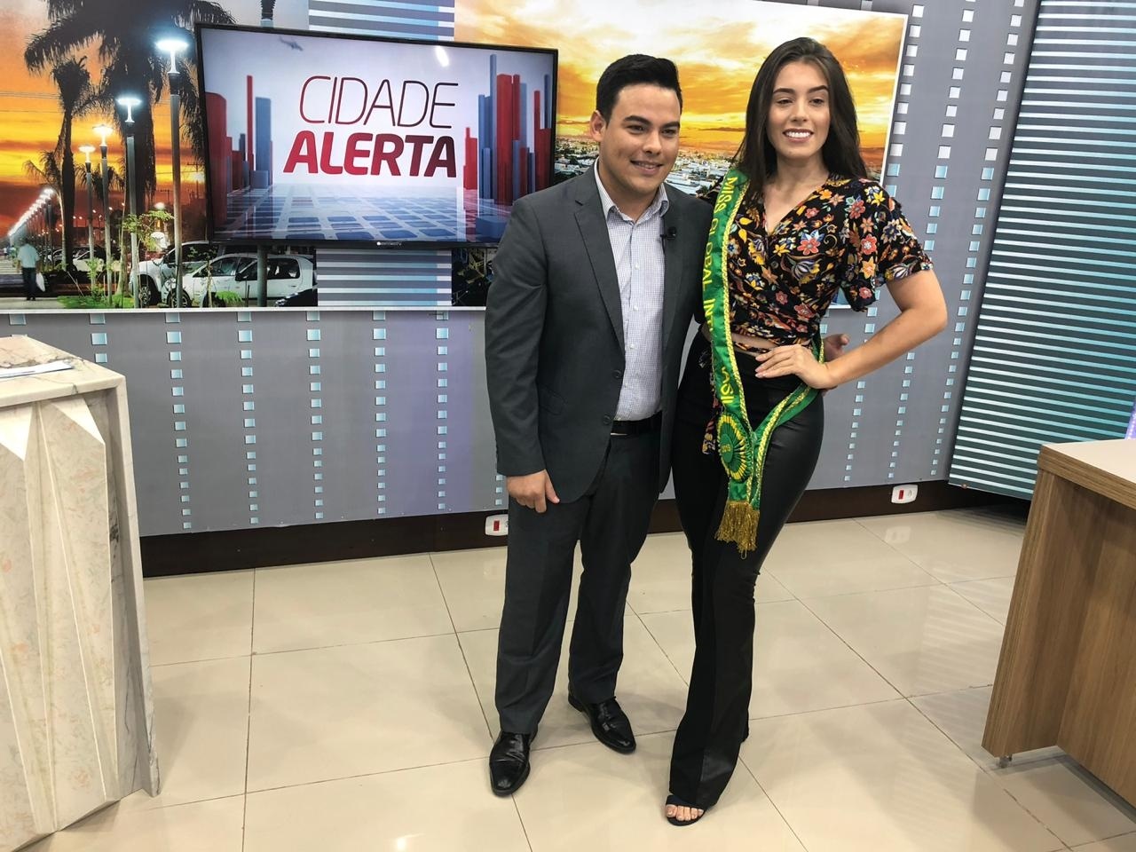 Miss Sinop faz ação entre amigos para ir pra Jamaica