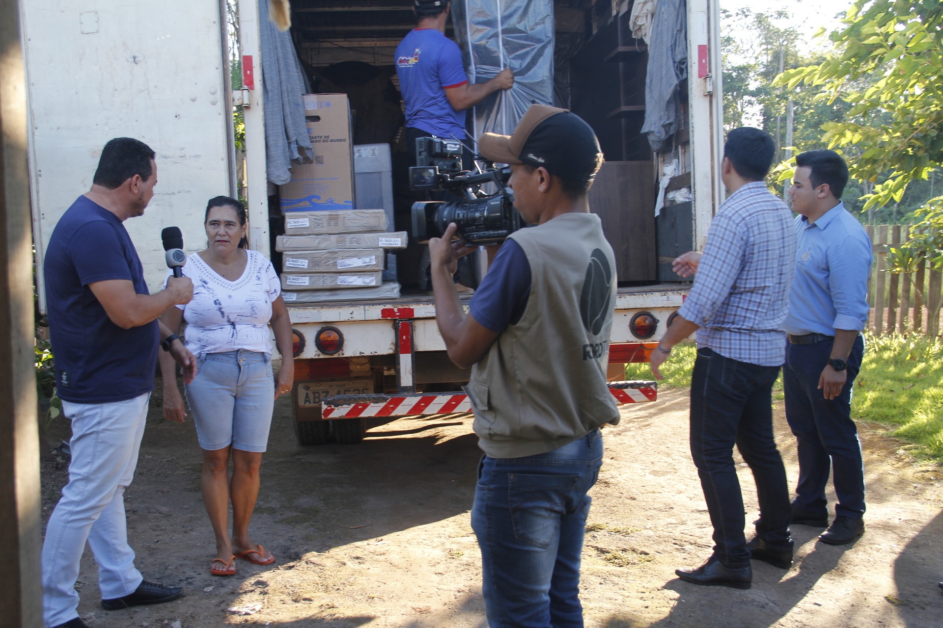 Dona de casa ganha caminhão de prêmios da TV Capital