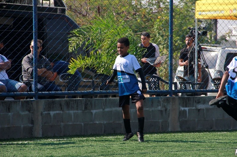 Começaram os jogos da 1ª Copinha Escola Flamengo