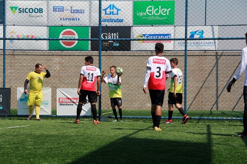 Começaram os jogos da 1ª Copinha Escola Flamengo