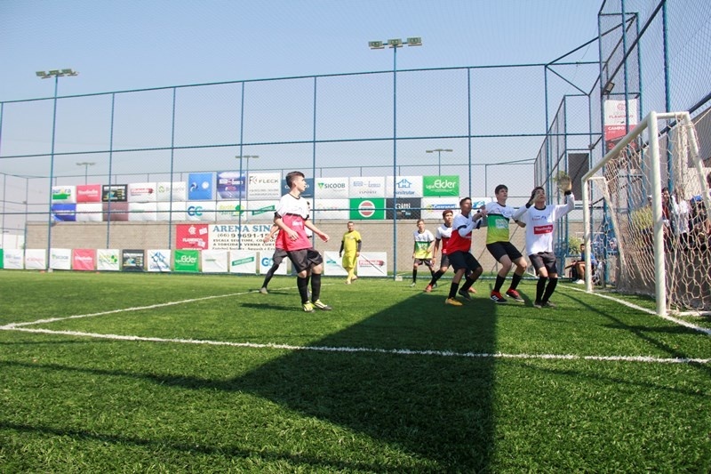 Começaram os jogos da 1ª Copinha Escola Flamengo