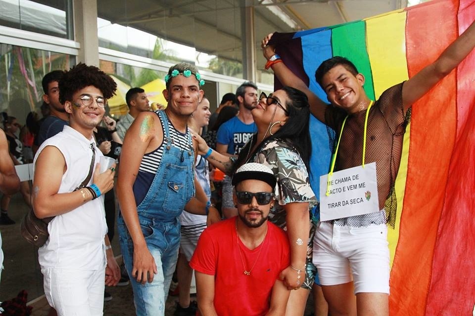 Bloco B comanda carnaval diferente em Sinop