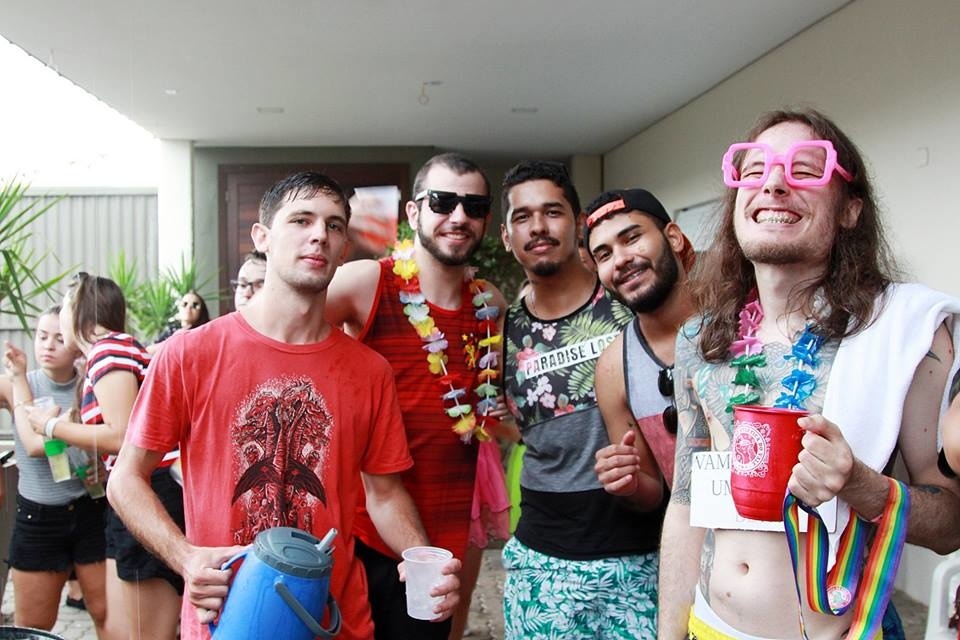 Bloco B comanda carnaval diferente em Sinop
