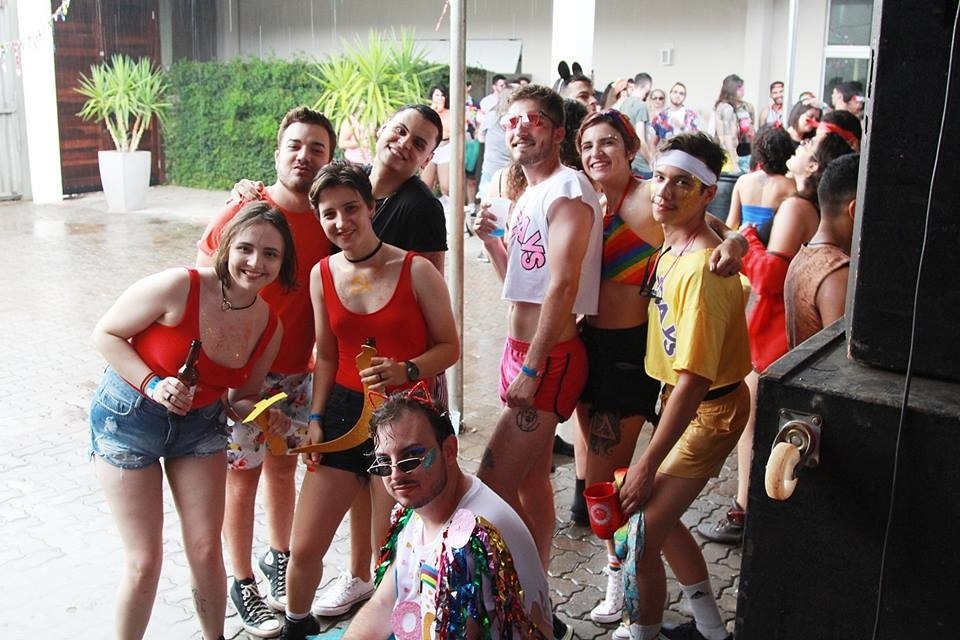 Bloco B comanda carnaval diferente em Sinop