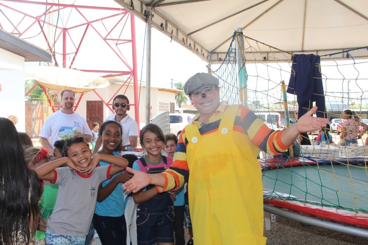 TV Capital festeja dia das crianças com alunos da rede municipal