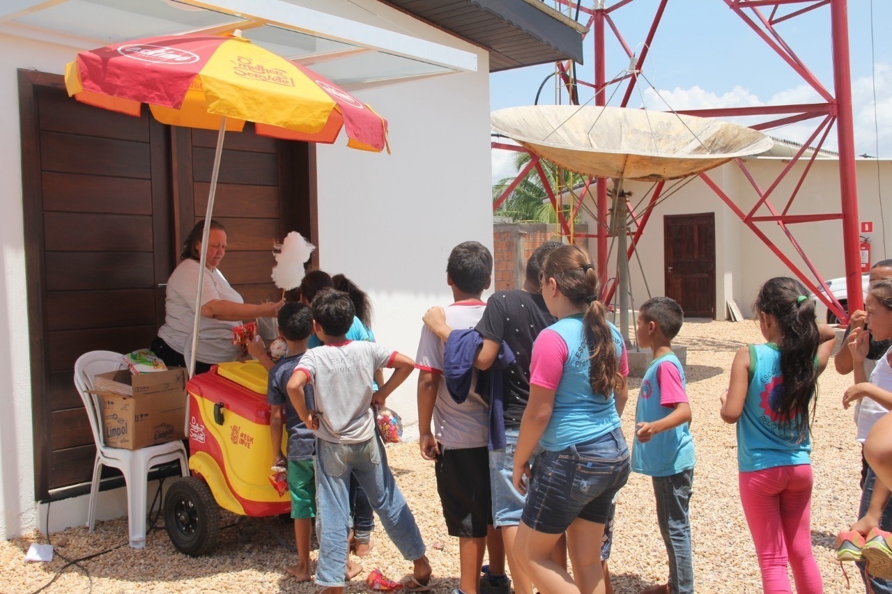 TV Capital festeja dia das crianças com alunos da rede municipal