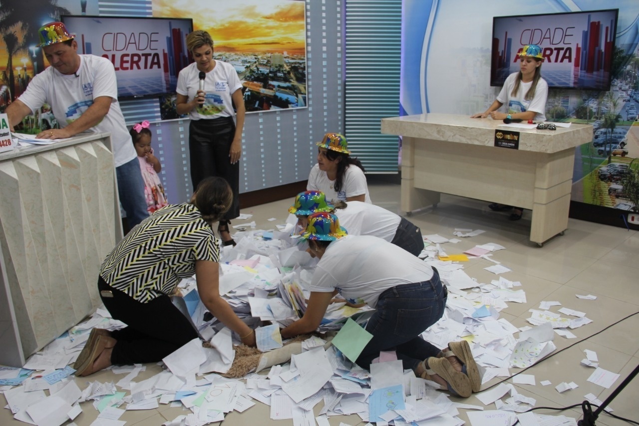 TV Capital festeja dia das crianças com alunos da rede municipal