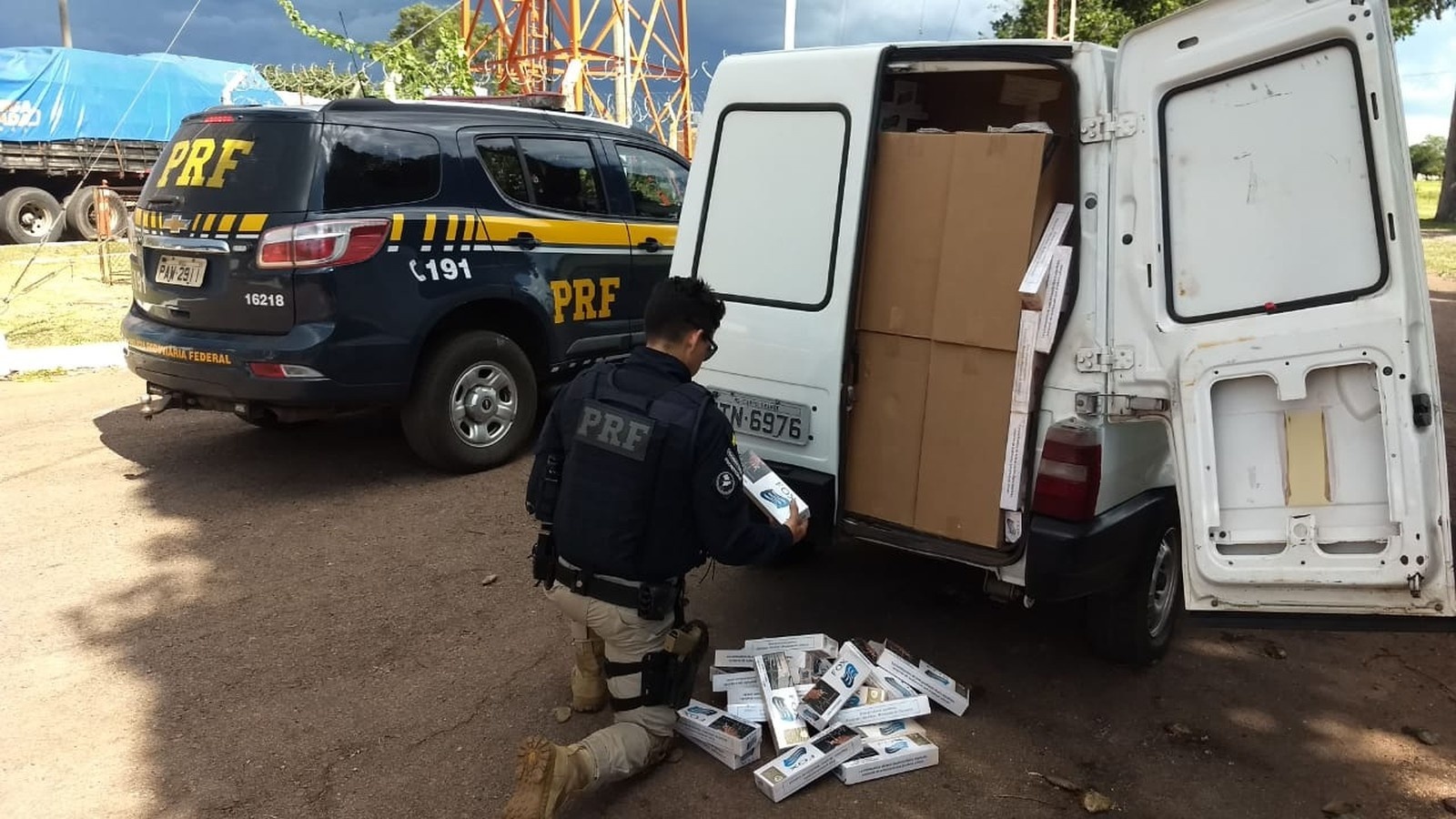 Cerca de 2 mil pacotes de cigarros do Paraguai são apreendidos em carro na BR-163 em MT