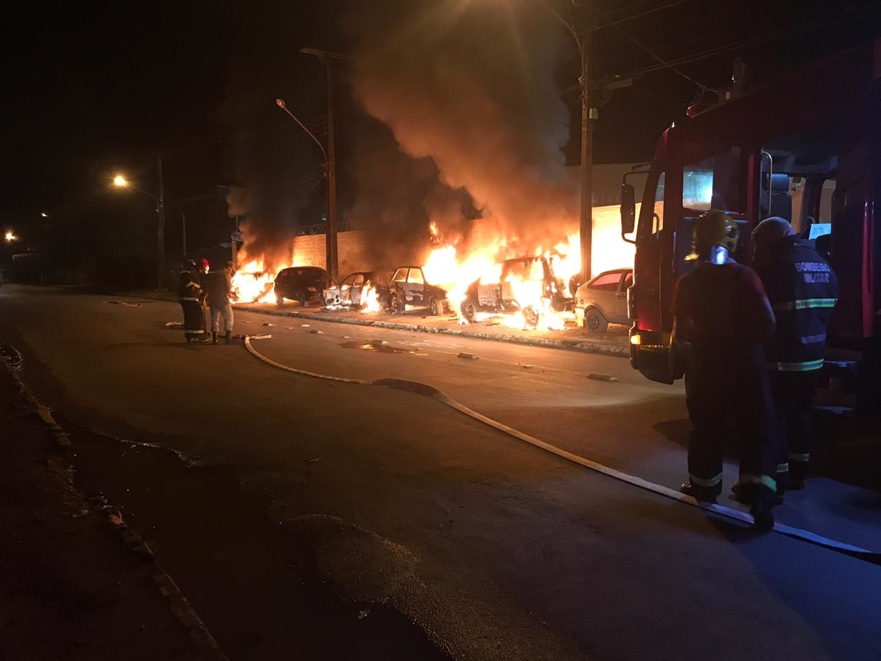 Criminosos colocam fogo em 5 veículos em Sorriso
