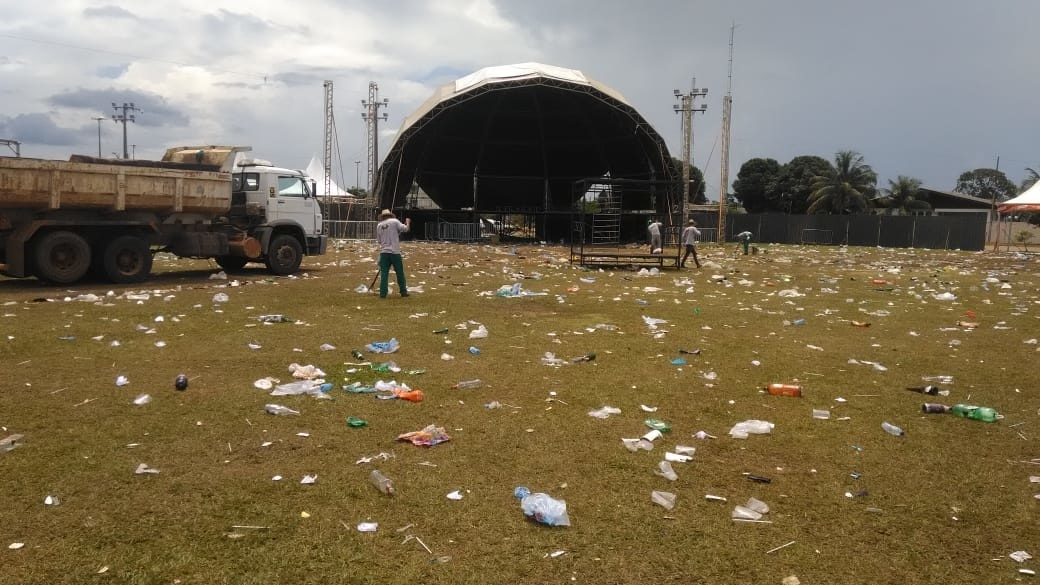 Prefeitura esquece de colocar lixeiras no réveillon de Sinop