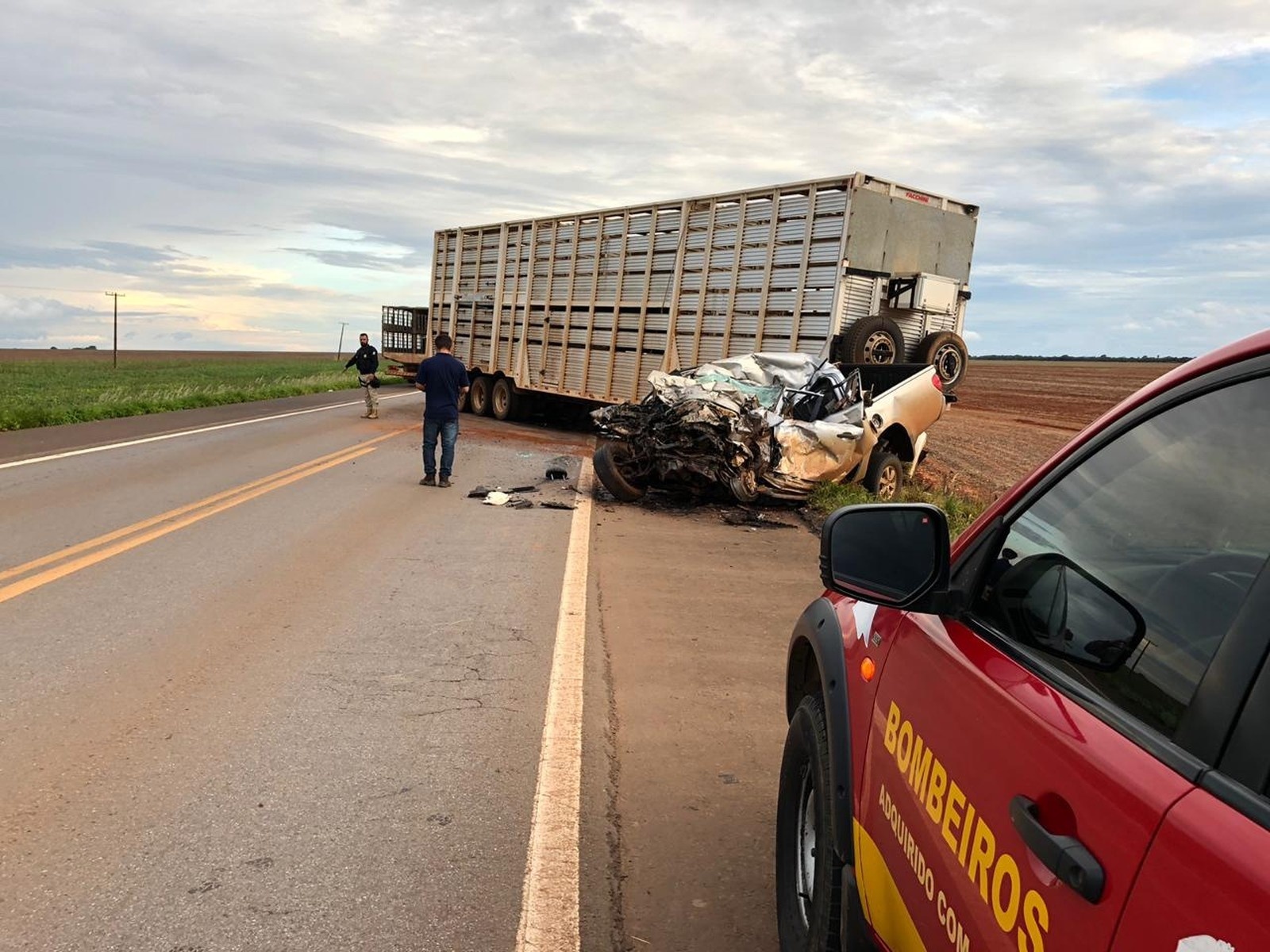 Motorista de caminhonete fica preso às ferragens e morre após acidente na BR-364 em MT