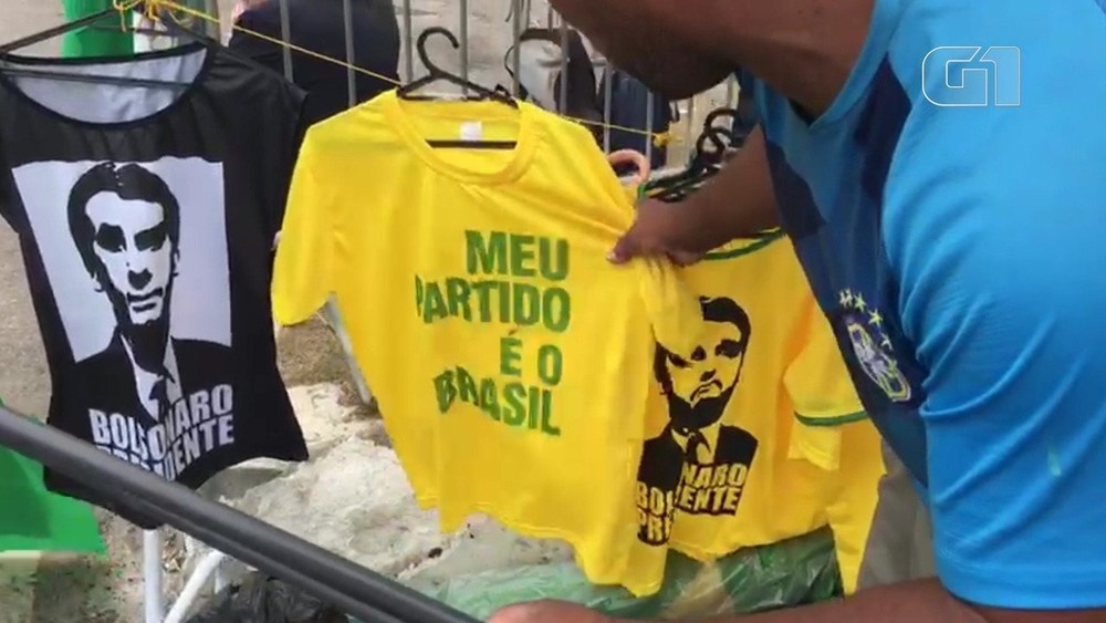 Ambulante flagrado vendendo camisetas de então candidato Jair Bolsonaro no segundo turno das eleições em Cuiabá pode pegar um ano de prisão