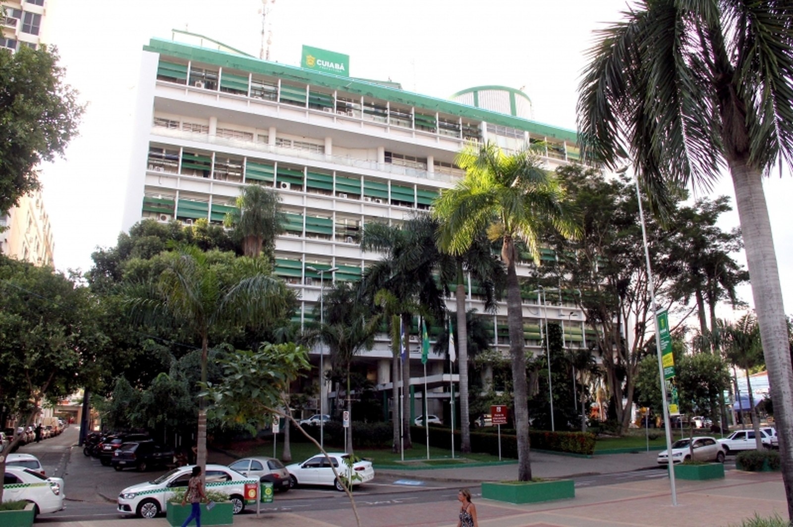 Prefeitura de Cuiabá exonera 650 servidores temporários da Secretaria de Saúde
