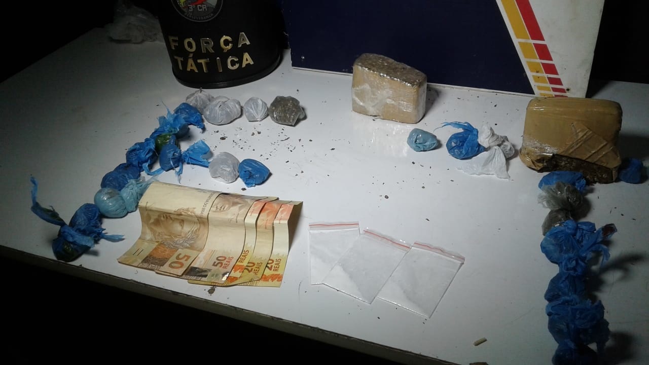 Jovem é preso com drogas e placa de moto adulterada em Sinop