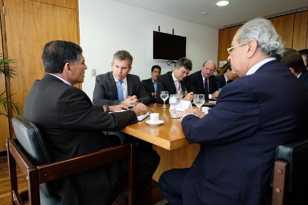 Em Brasília, governador pede dinheiro e diz que Mato Grosso está quebrado