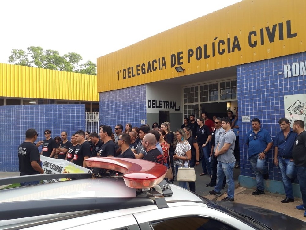 Em manifestação, policiais civis afirmam que estão 'pagando para trabalhar' em MT