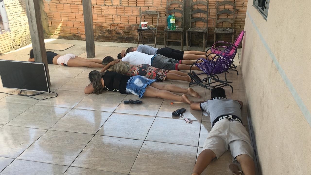 Família e amigos são detidos com drogas em Sinop