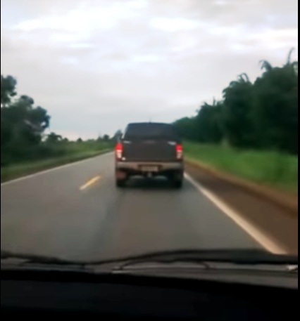Motorista registra colisão frontal entre camionete e carreta na BR-163
