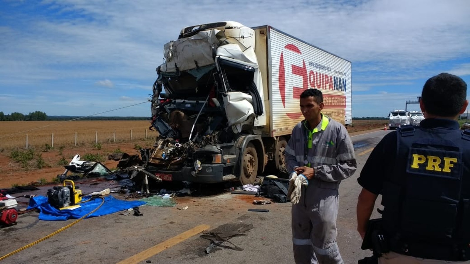 Acidente entre carreta e caminhão na BR-163 mata motorista e deixa passageiro em estado grave