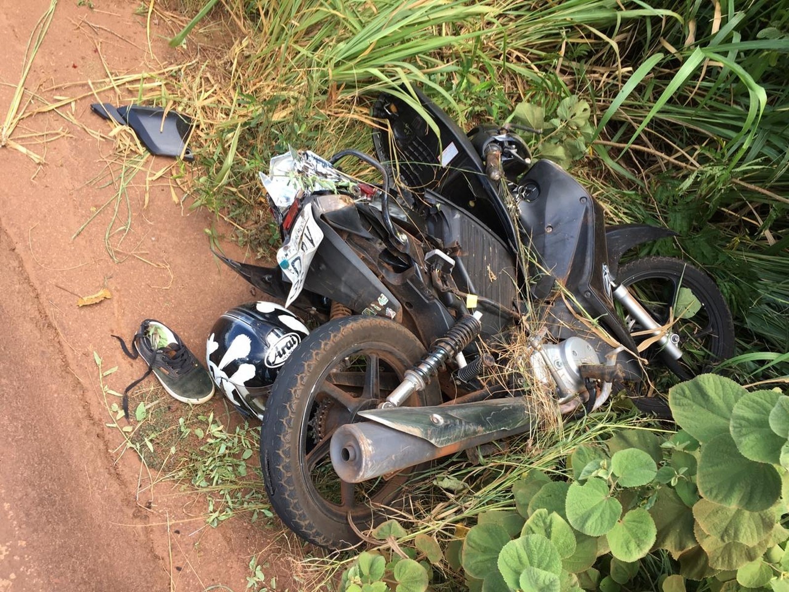 Carreta bate em moto e criança de dois anos fica gravemente ferida em MT