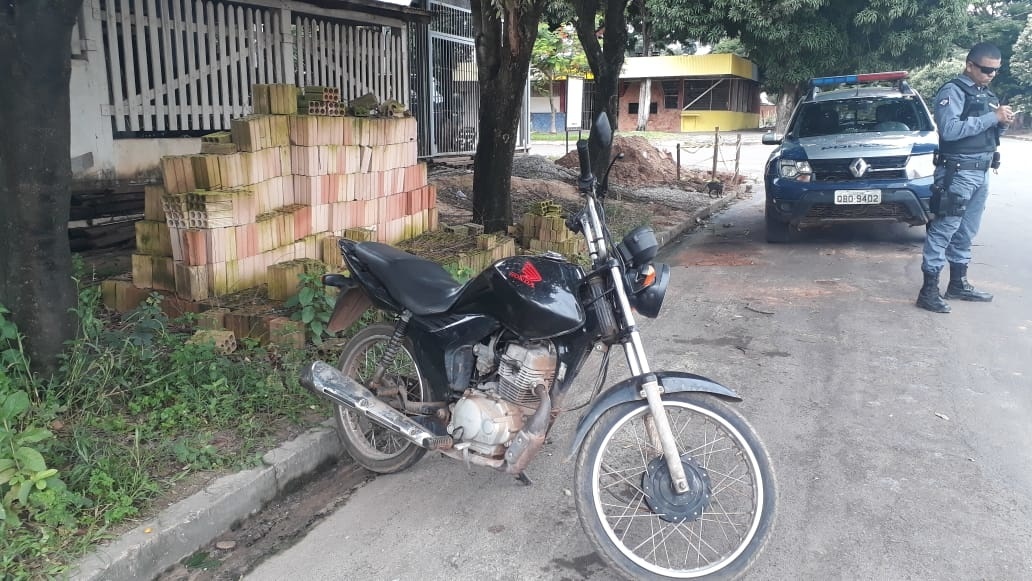 Moradores denunciam abandono de veículo em Sinop
