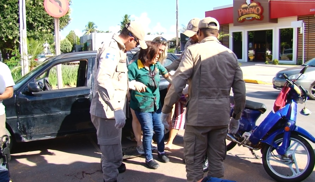 Carro invade preferencial e atinge motocicleta em Sinop