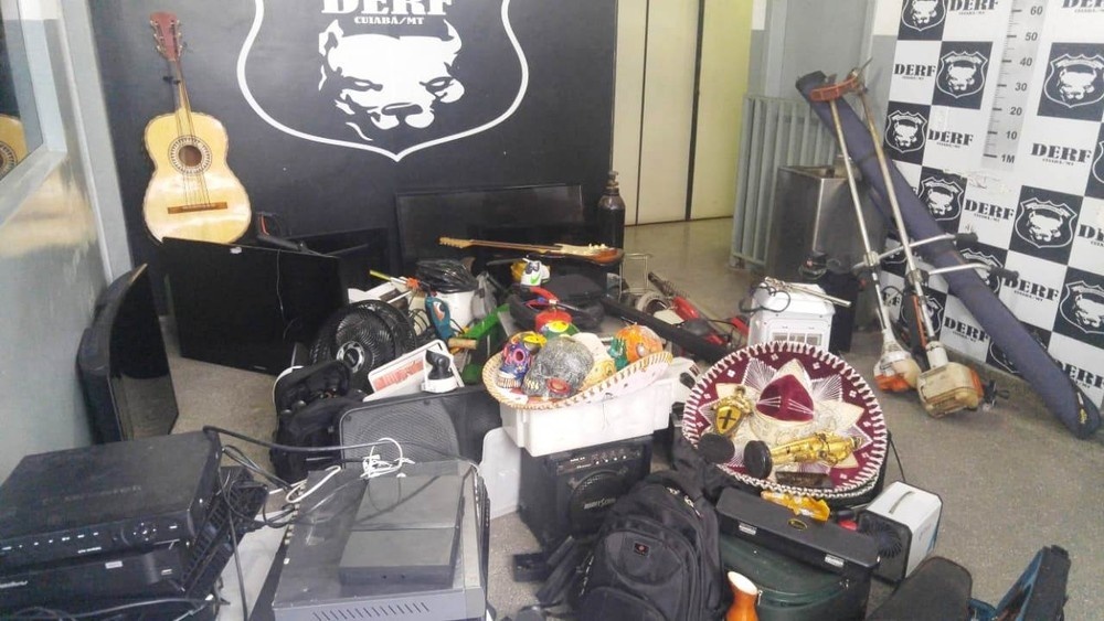 Criminosos tentam vender colete de policial na internet e acabam presos em MT