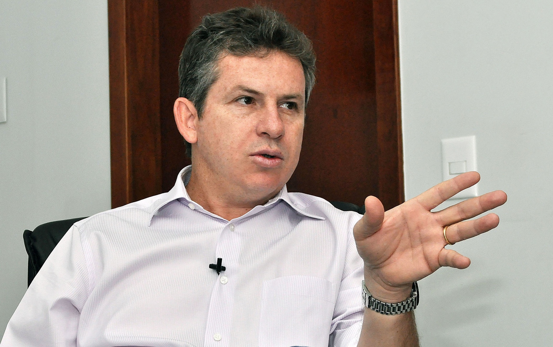 Mauro Mendes transfere 3 delegados de Sinop