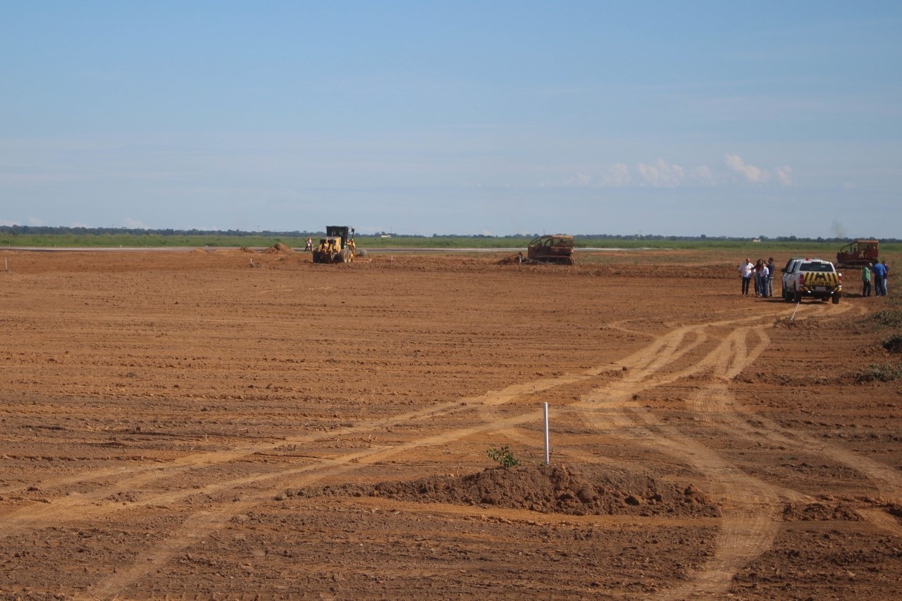 Prefeita vistoria obras no aeroporto