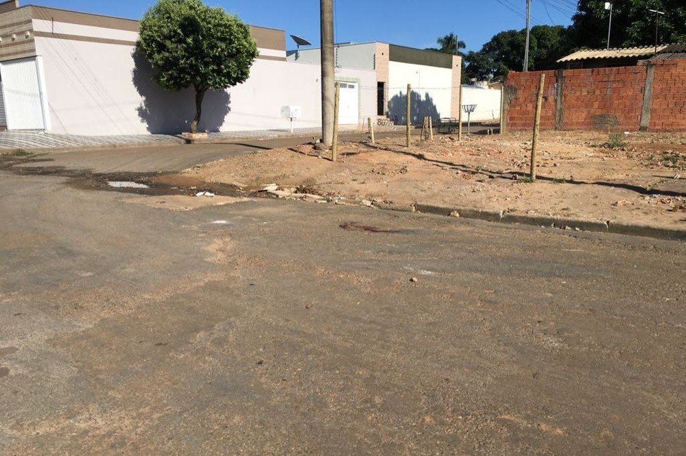 Travestis são presas em MT por agredir ladrão que tentou furtar moto de uma delas