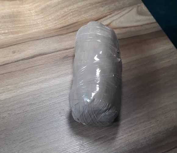 Mulher tenta entrar em cadeia com porções de drogas nas partes íntimas em Sinop