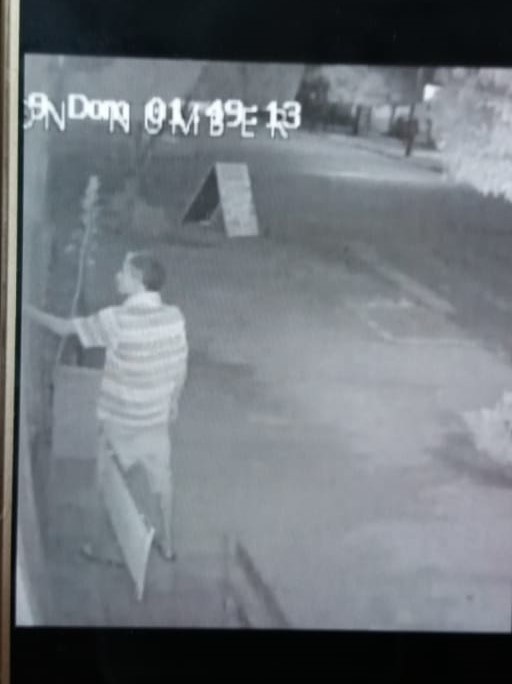 Polícia procura homem flagrado por câmeras furtando residência em Sinop