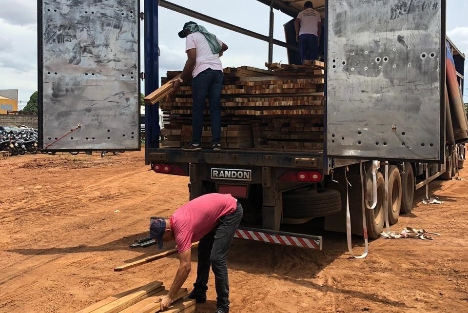 Justiça federal manda liberar carga de madeira apreendida