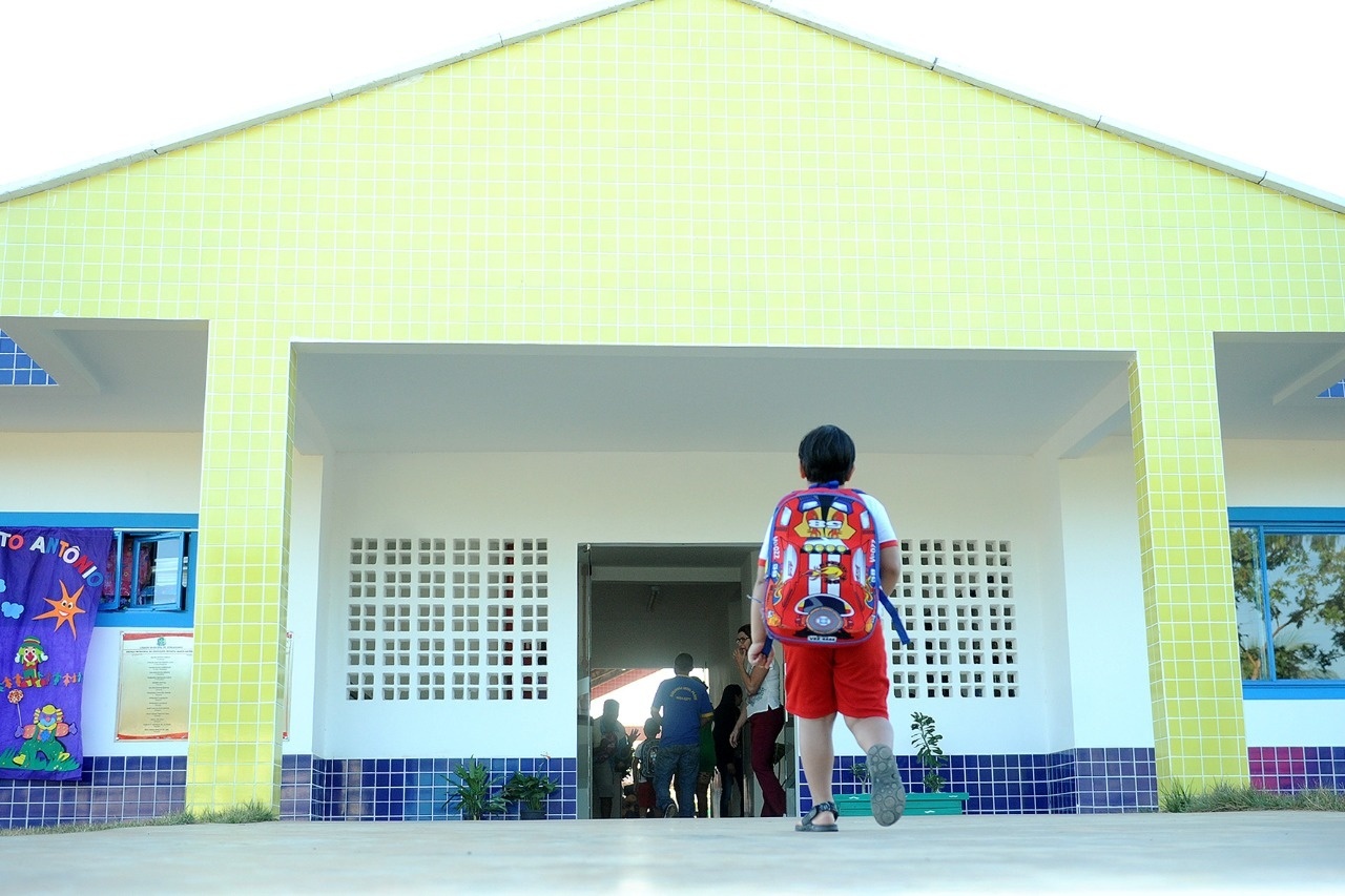 Cerca de 16,4 mil estudantes da rede municipal retornam às aulas nesta quarta (06)