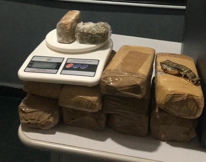 Após denúncias, jovem é detida com drogas em residência em Sinop