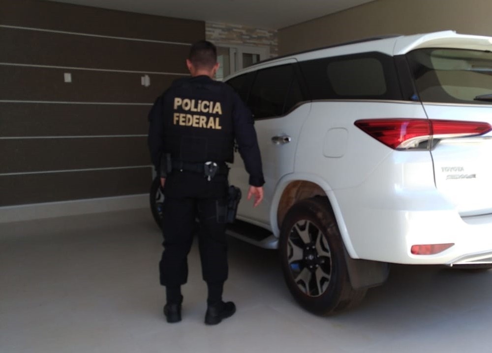 PF apreende aviões, veículos e dinheiro em operação contra extração de madeira de terras indígenas em MT