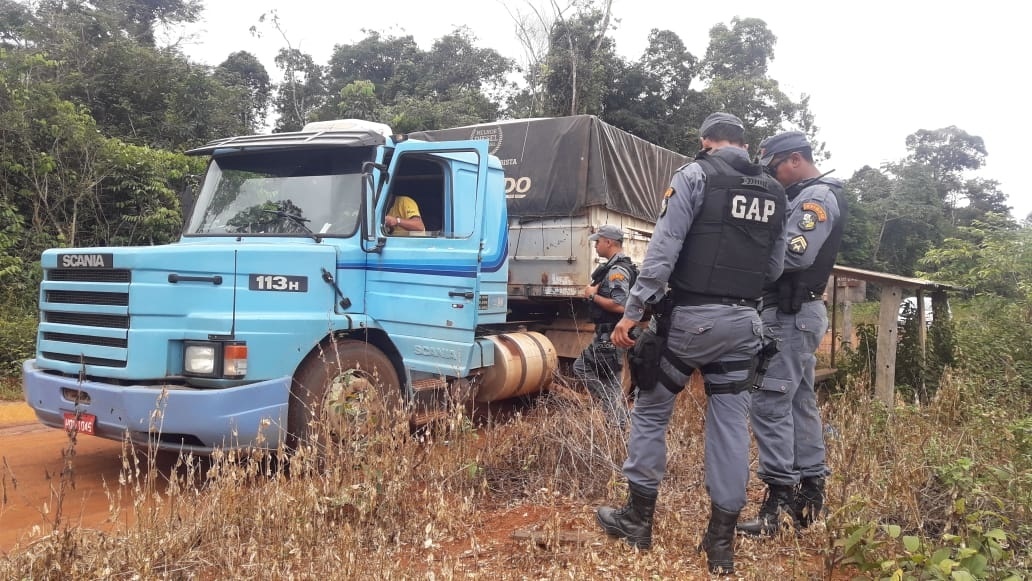 Polícia localizada carreta roubada com soja em Sinop