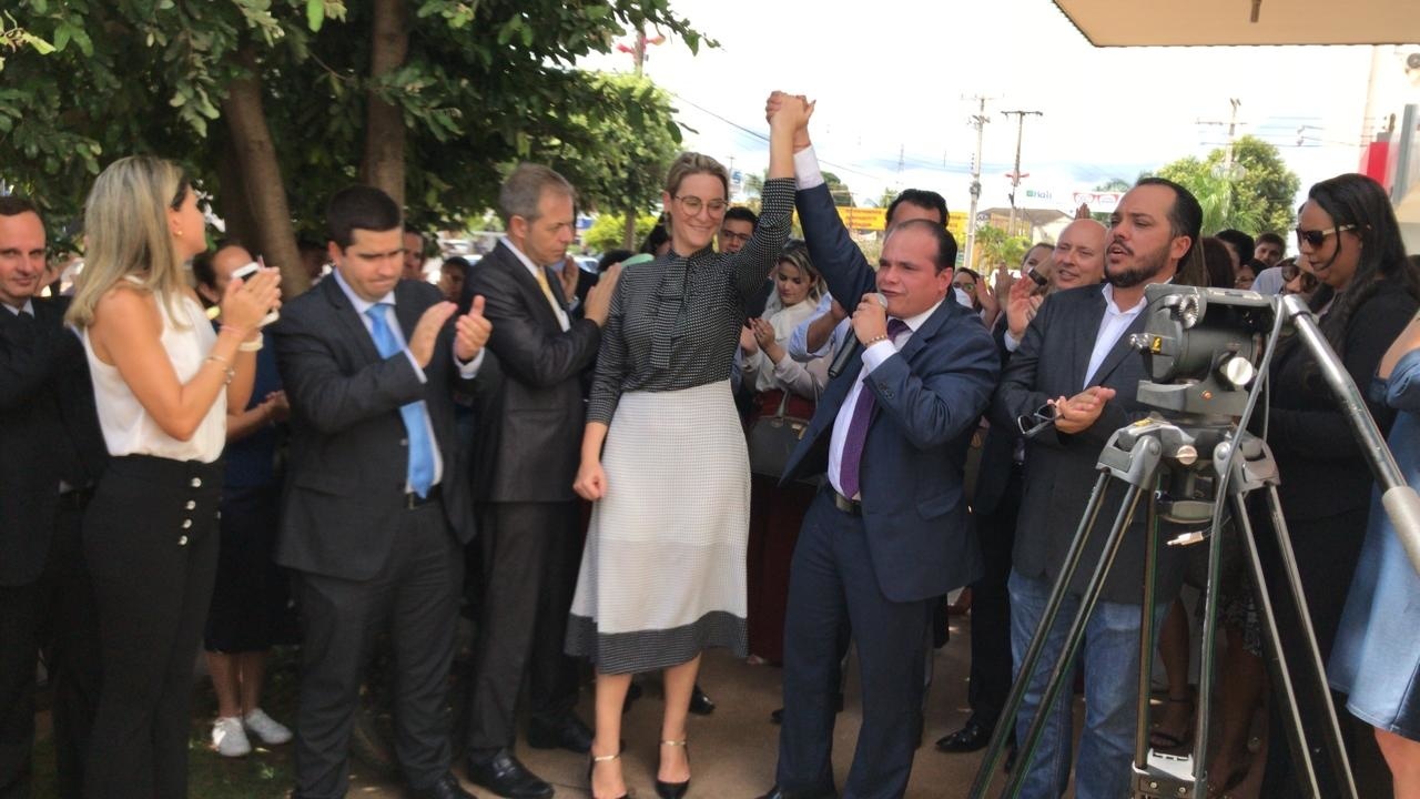 Advogados fazem desagravo em frente a secretaria de educação