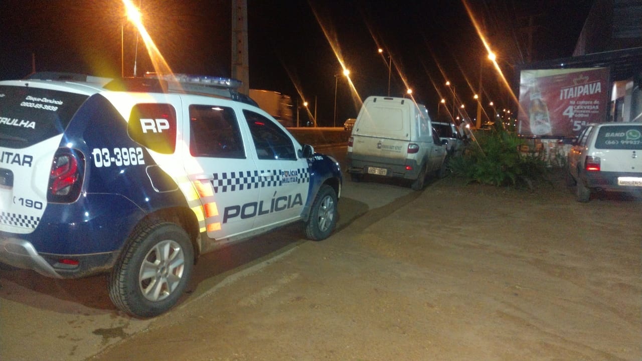 Dupla assalta clientes de lanchonete em Sinop