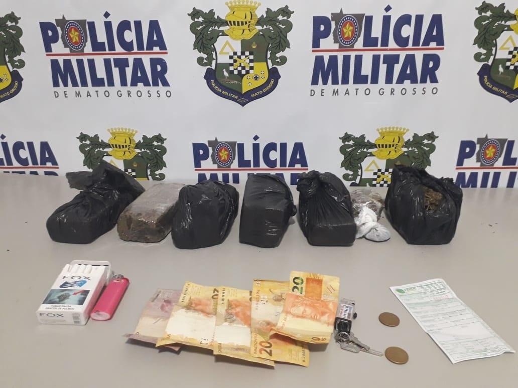 PM aprende adolescente com drogas em ônibus em Claudia