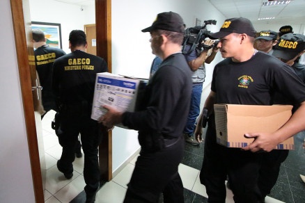 Deputados são denunciados por desvio de verba parlamentar