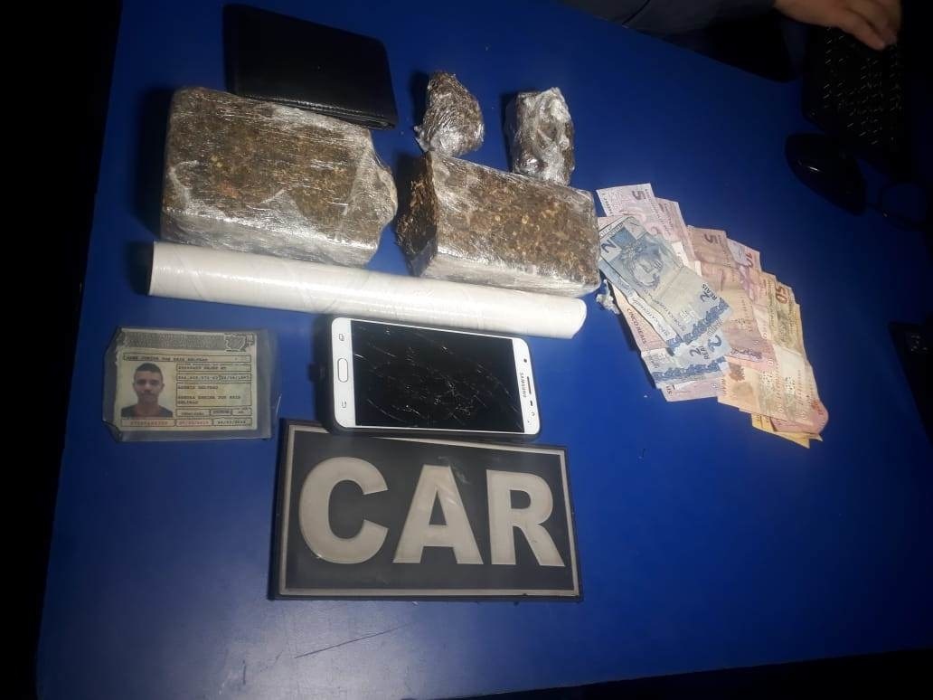 Jovem em atitude suspeita é preso com drogas na sacola em Sinop