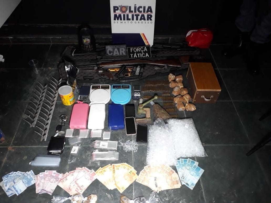 Polícia apreende drogas, armas e munições em residência em Sinop