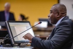 Edital da Prefeitura de Cláudia continua suspenso