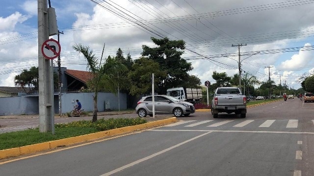 Conversão à esquerda na Avenida das Acácias passa a ser proibida
