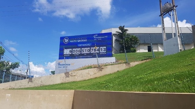 'Impostômetro' instalado em Cuiabá demonstra o valor arrecadado com impostos em MT