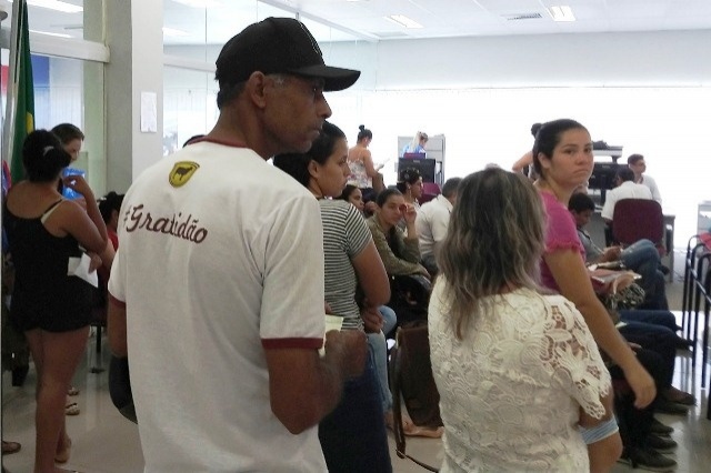 Procon fiscaliza filas de bancos e lotéricas e dá prazo para adequação
